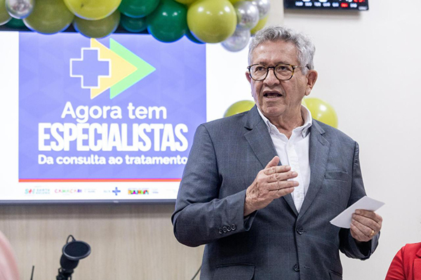 O prefeito de Camaçari, Luiz Caetano (PT) O prefeito de Camaçari, Luiz Caetano (PT)