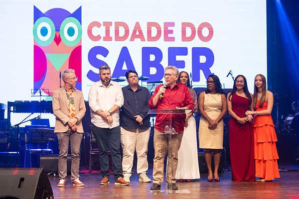 O prefeito de Camaçari, Luiz Caetano (PT), reinaugurou a Cidade do Saber O prefeito de Camaçari, Luiz Caetano (PT), reinaugurou a Cidade do Saber