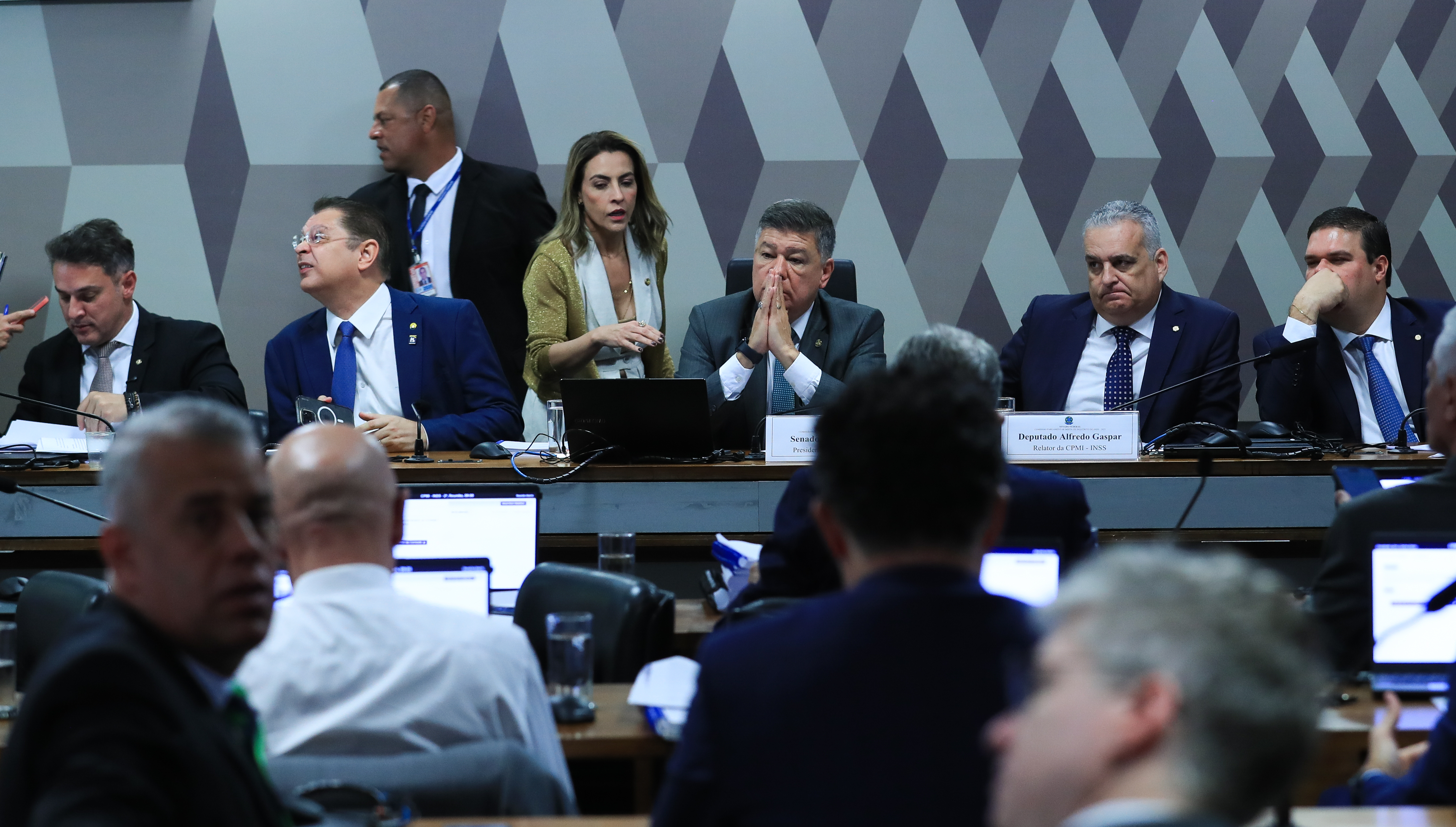 Reunião da Comissão Parlamentar Mista de Inquérito do INSS para discutir normas de funcionamento da colegiado e apresentação do plano de trabalho Reunião da Comissão Parlamentar Mista de Inquérito do INSS para discutir normas de funcionamento da colegiado e apresentação do plano de trabalho