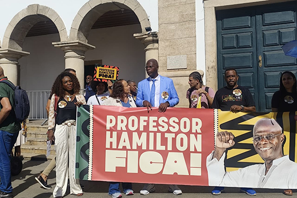 Manifestação em apoio ao vereador Hamilton Assis (PSOL) Manifestação em apoio ao vereador Hamilton Assis (PSOL)