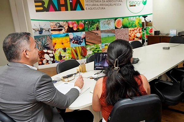 Secretário da Agricultura da Bahia, Pablo Barrozo, em reunião online sobre os termos do acordo de cooperação técnica entre a Bahia e Emirados Árabes
