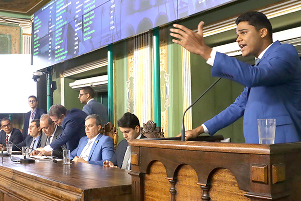 O vereador Sandro Filho (PP) se envolveu em uma discussão com a vereadora Eliete Paraguassu (PSOL) O vereador Sandro Filho (PP) se envolveu em uma discussão com a vereadora Eliete Paraguassu (PSOL)