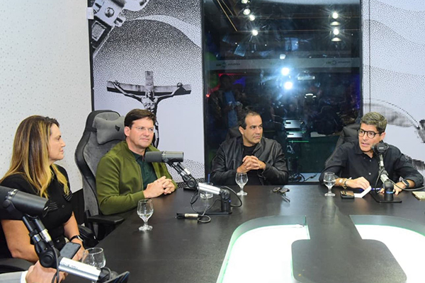 A prefeita de Vitória da Conquista, Sheila Lemos, o presidente do PL Bahia, João Roma, o ex-prefeito de Salvador ACM Neto e o atual prefeito da capital, Bruno Reis A prefeita de Vitória da Conquista, Sheila Lemos, o presidente do PL Bahia, João Roma, o ex-prefeito de Salvador ACM Neto e o atual prefeito da capital, Bruno Reis