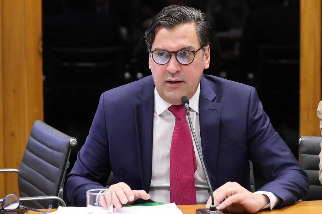 Isnaldo Bulhões (MDB-AL), relator do orçamento de 2026, propôs suplementação de fundo eleitoral após reunião de líderes da CMO (Comissão Mista de Orçamento)