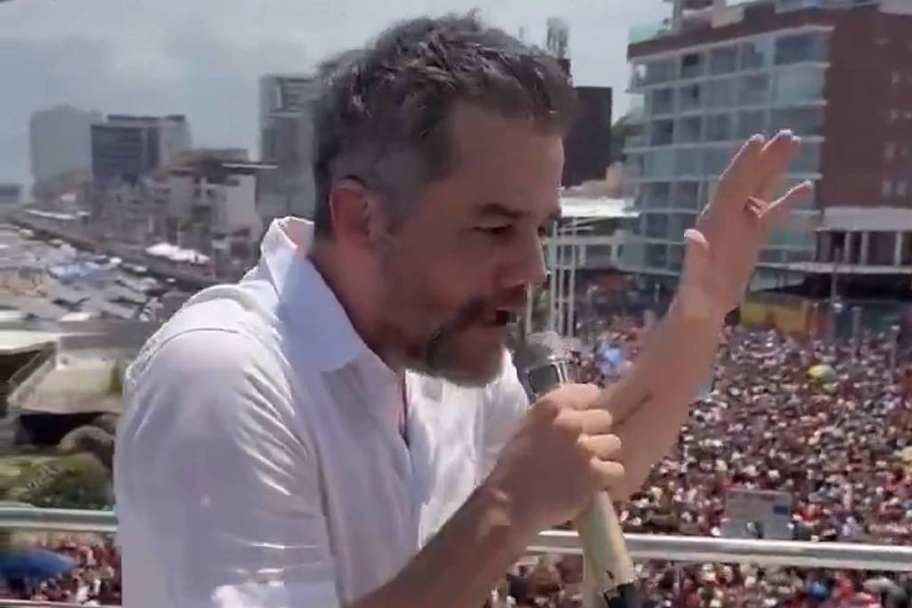 O ator Wagner Moura em ato contra a PEC da Blindagem, em Salvador