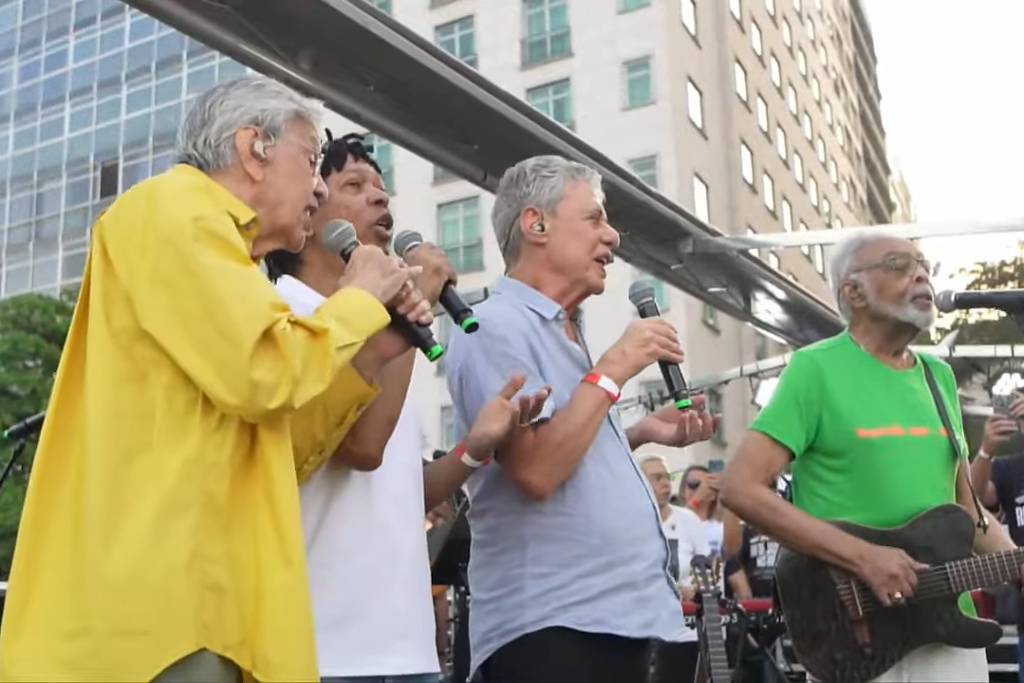 Caetano Veloso, Djavan, Chico Buarque e Gilberto Gil em ato musical contra a PEC da Blindagem, em Copacabana