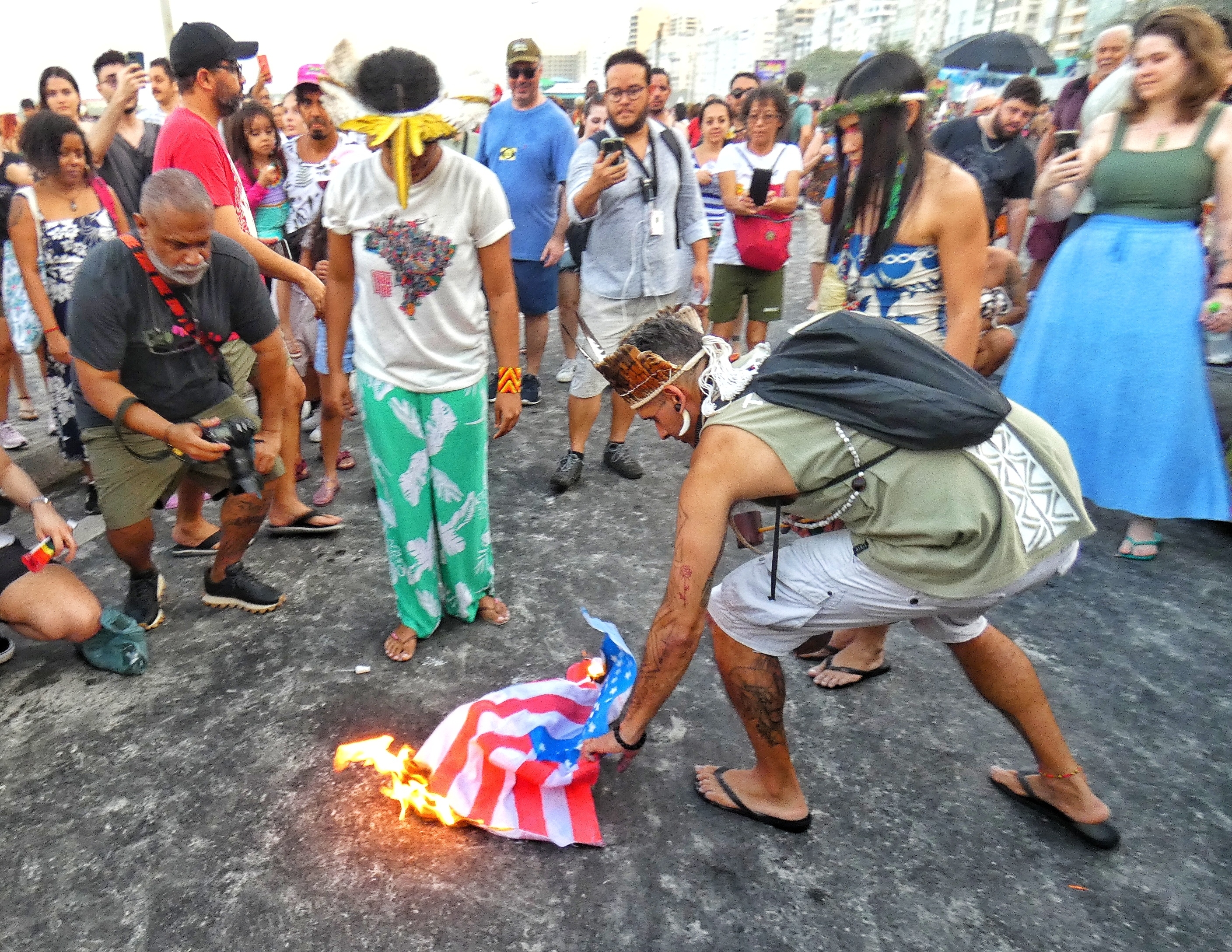  Ato, nas ruas do Rio de Janeiro, contra o projeto da Anistia e "Pec da Bandidagem não"