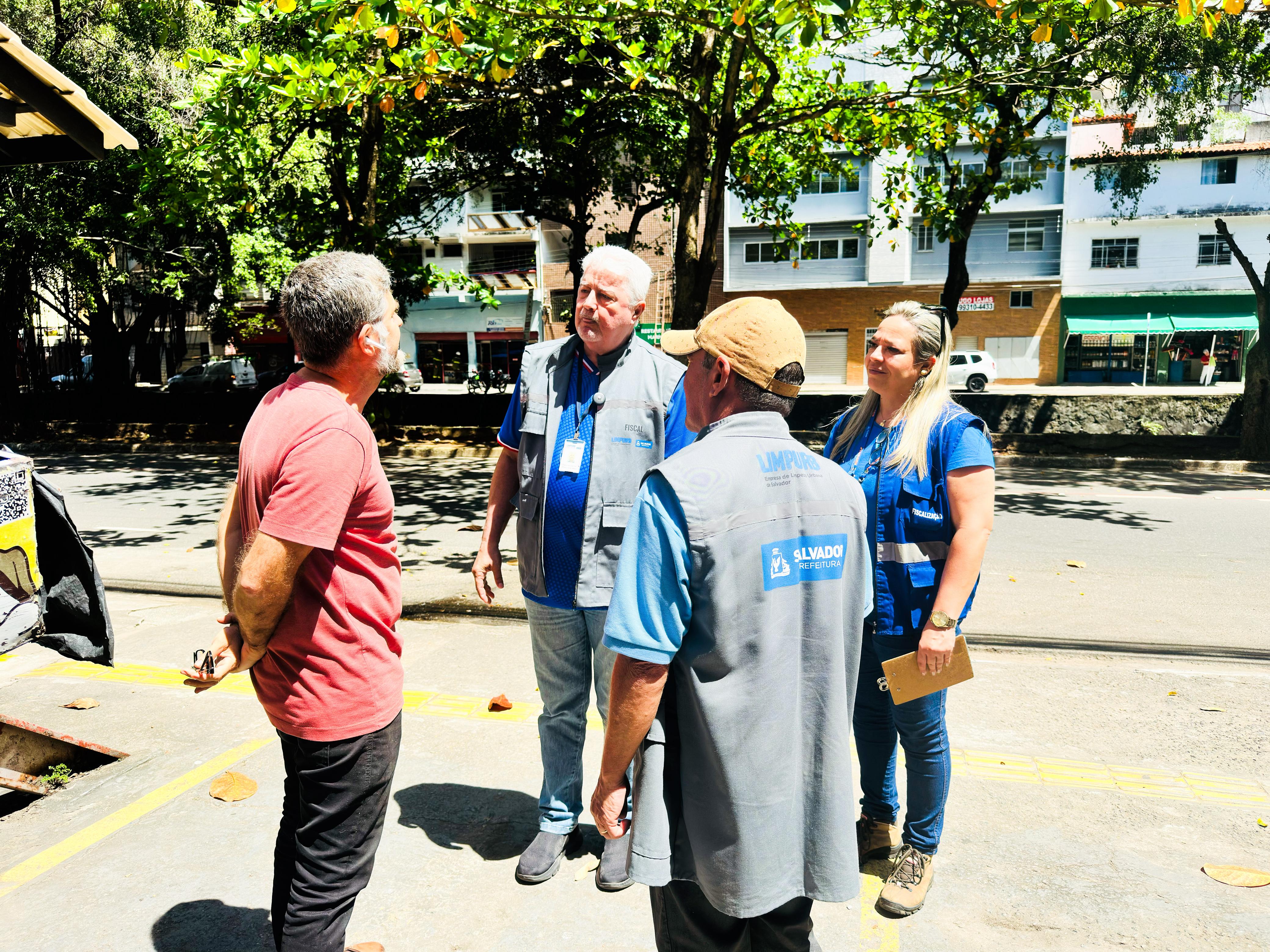 A iniciativa teve como objetivo orientar moradores e comerciantes A iniciativa teve como objetivo orientar moradores e comerciantes