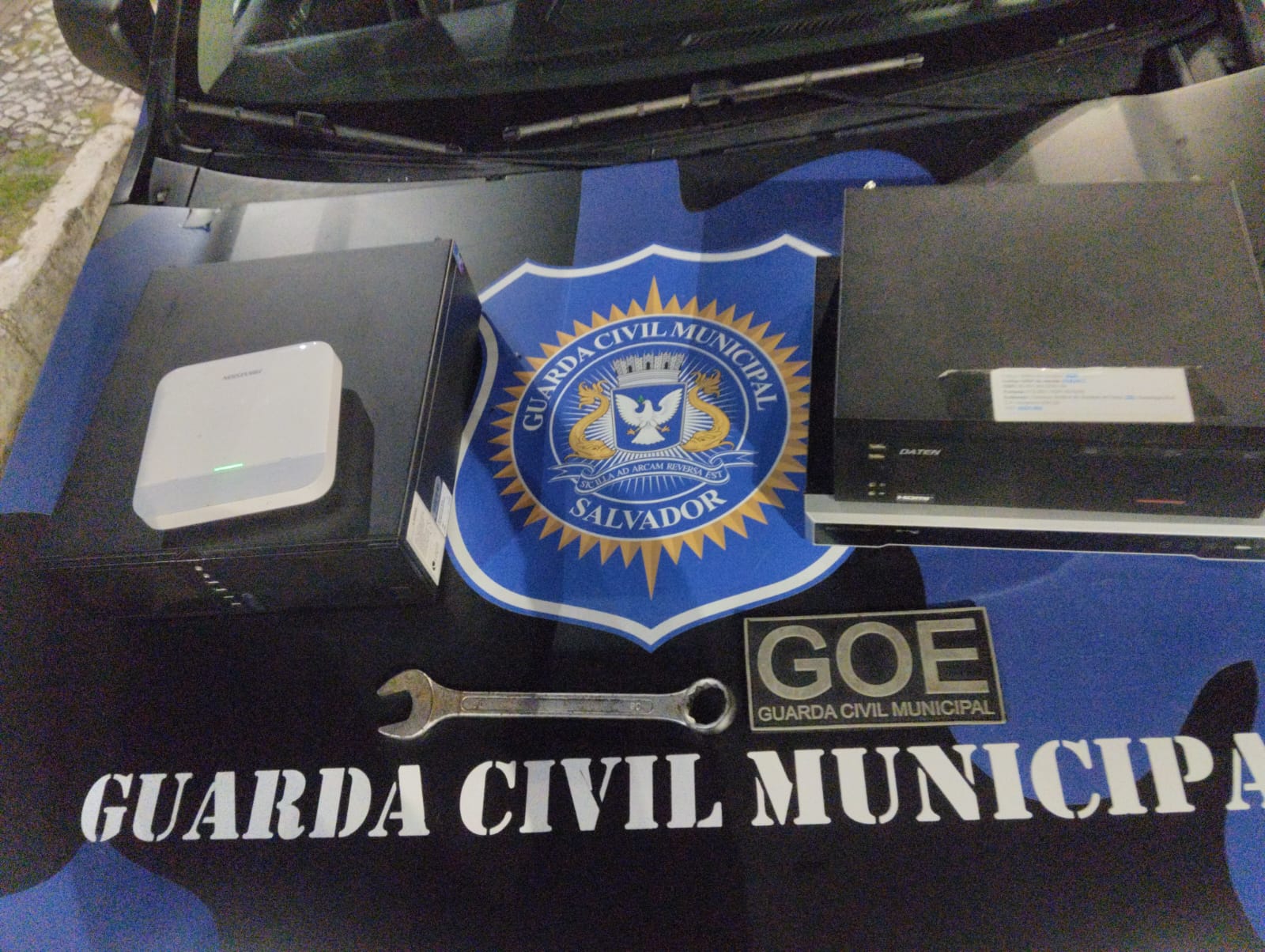 A informação era de que dois indivíduos haviam invadido a Escola Municipal Raymundo Lemos de Santana, localizada em Cassange