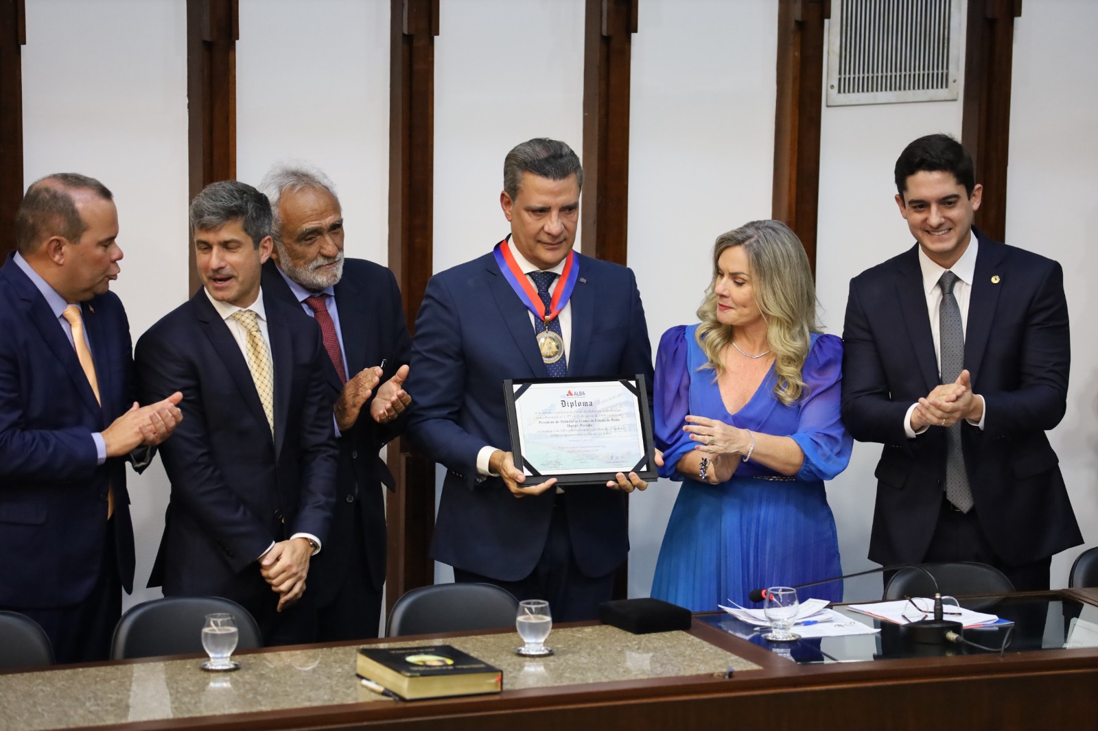 Sessão solene foi realizada na manhã desta quinta-feira (18)