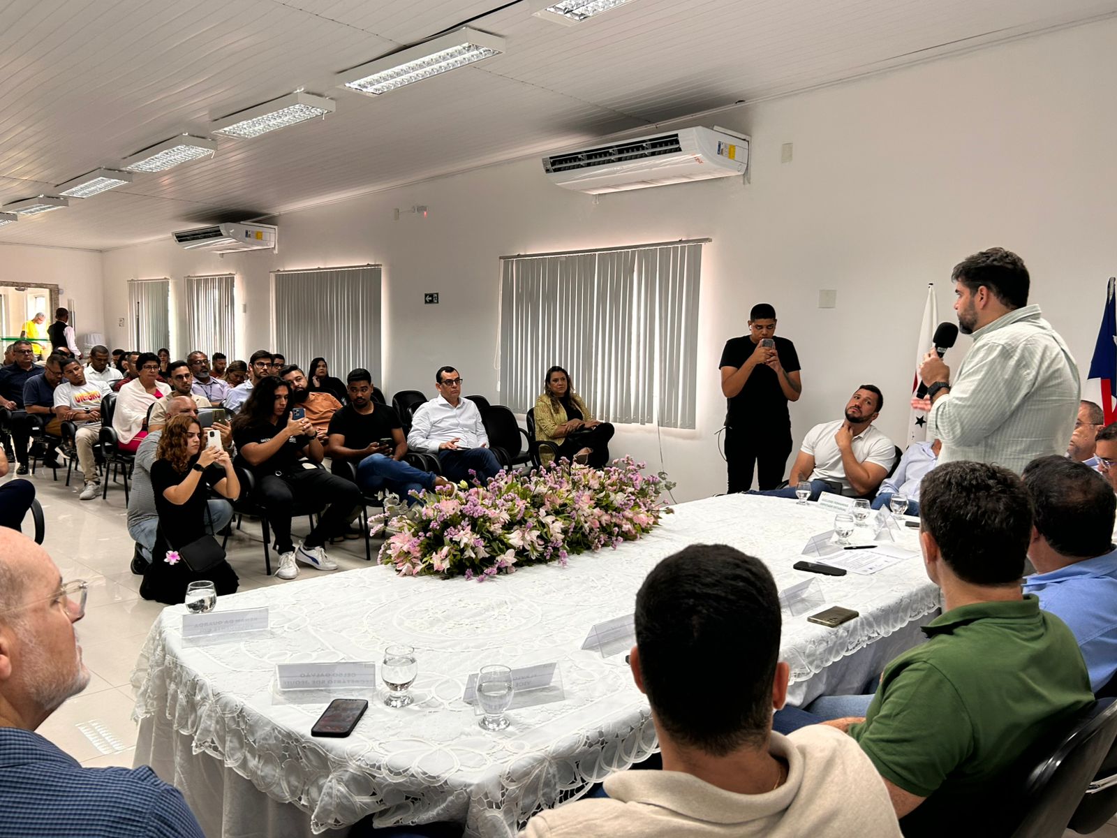 O secretário Adolpho Loyola (Serin) e o secretário Angelo Almeida (SDE) se reuniram com empresários e comerciantes da cidade O secretário Adolpho Loyola (Serin) e o secretário Angelo Almeida (SDE) se reuniram com empresários e comerciantes da cidade