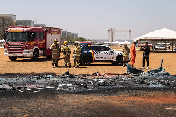 Banheiros químicos queimados na Esplanada dos Ministérios faziam parte da estrutura montada para o desfile de 7 de setembro Banheiros químicos queimados na Esplanada dos Ministérios faziam parte da estrutura montada para o desfile de 7 de setembro