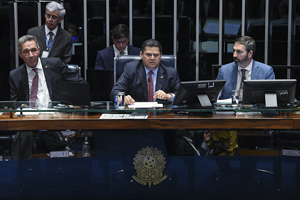 Ao centro, o presidente do Senado, Davi Alcolumbre (União Brasil-AP) Ao centro, o presidente do Senado, Davi Alcolumbre (União Brasil-AP)