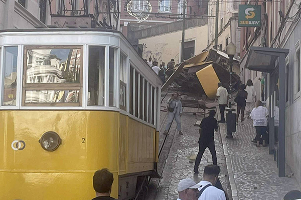Descarrilhamento do Elevador da Glória, em Lisboa, capital de Portugal