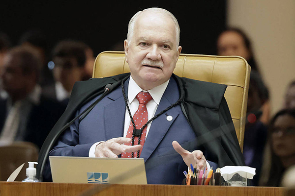 O ministro Edson Fachin assume a presidência do STF (Supremo Tribunal Federal) nesta segunda-feira (29)