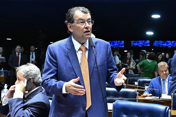 O relator da regulamentação da reforma tributária, senador Eduardo Braga (MDB-AM)