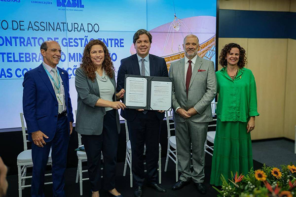 Ministro das Comunicações, Frederico de Siqueira Filho, assina contrato de gestão com a Telebras Ministro das Comunicações, Frederico de Siqueira Filho, assina contrato de gestão com a Telebras