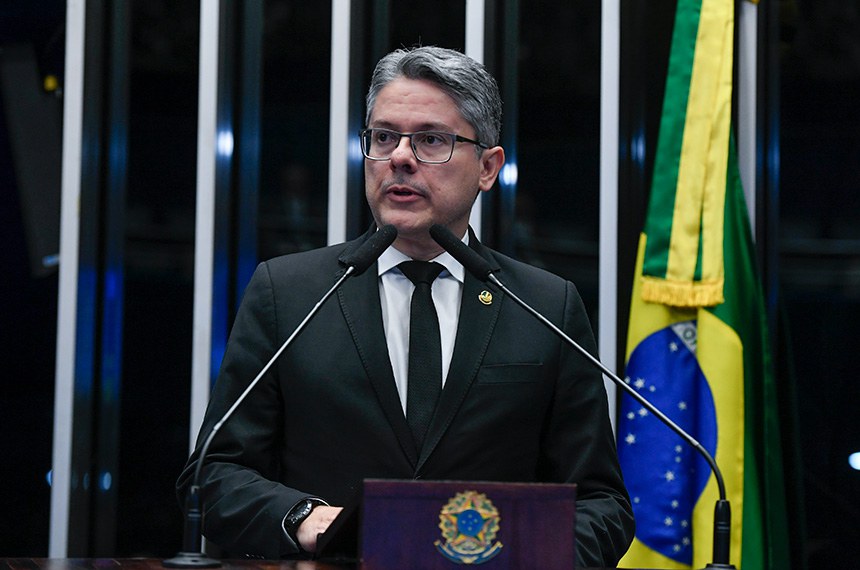 O senador Alessandro Vieira (MDB-SE) já se colocou publicamente contra a PEC da Blindagem