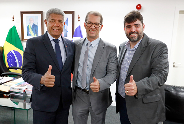 Prefeito de Teixeira de Freitas, Marcelo Belitardo trocou base bolsonarista por apoio ao governador Jerônimo, com articulação de Adolpho Loyola Prefeito de Teixeira de Freitas, Marcelo Belitardo trocou base bolsonarista por apoio ao governador Jerônimo, com articulação de Adolpho Loyola