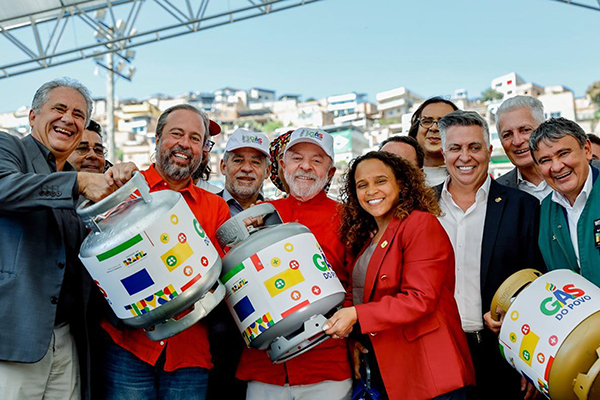 No lançamento do programa Gás do Povo nesta quinta-feira (4), em Belo Horizonte, Lula voltou a criticar o setor de GLP No lançamento do programa Gás do Povo nesta quinta-feira (4), em Belo Horizonte, Lula voltou a criticar o setor de GLP