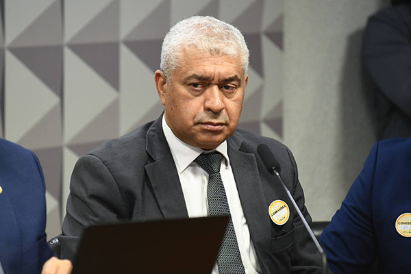 Rubens Oliveira, apontado como intermediário do Careca do INSS, presta depoimento à CPI