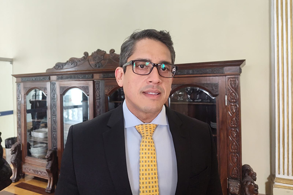 O presidente da Comissão de Constituição, Justiça (CCJ), vereador Sidninho (PP)