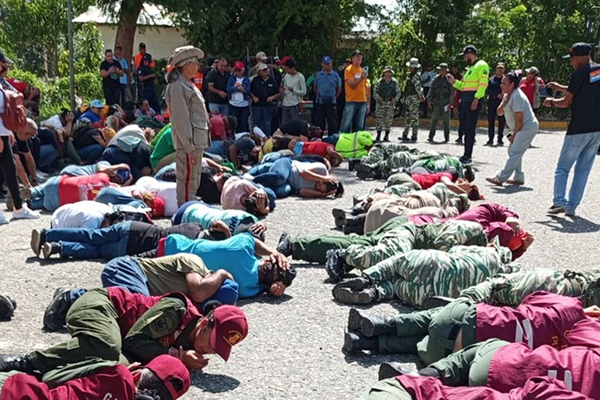 Exercício de redução de riscos de conflitos armados, em Caracas