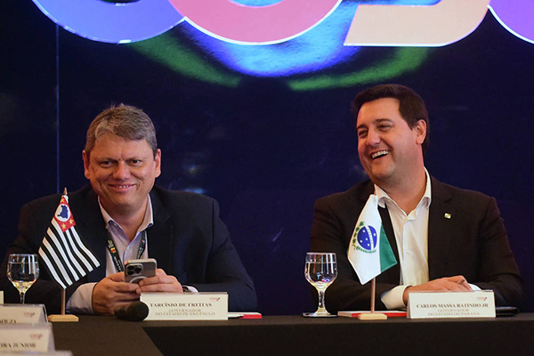 Os governadores de São Paulo e do Paraná, Tarcísio de Freitas (Republicanos) e Ratinho Jr. (PSD)