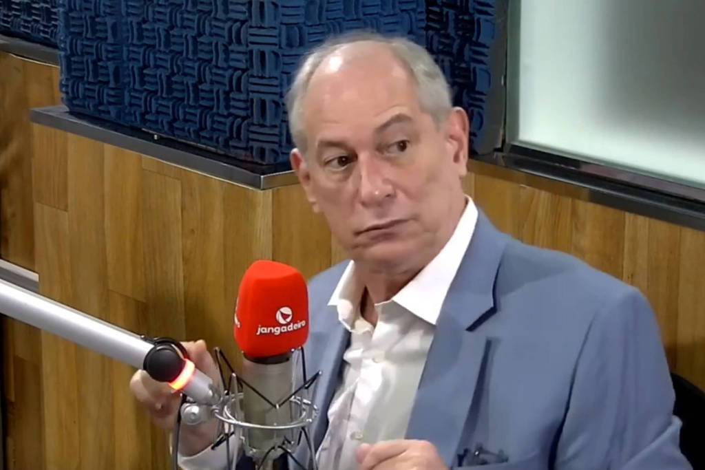 O ex-ministro Ciro Gomes durante entrevista a rádio O ex-ministro Ciro Gomes durante entrevista a rádio