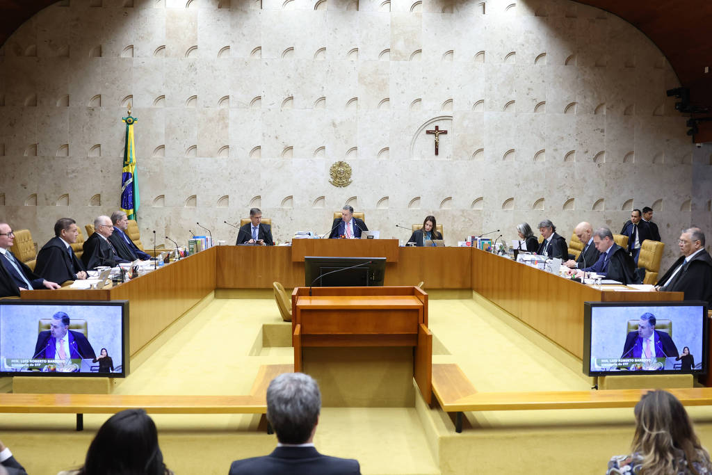 Ministros do Supremo Tribunal Federal se reúnem em sessão plenária