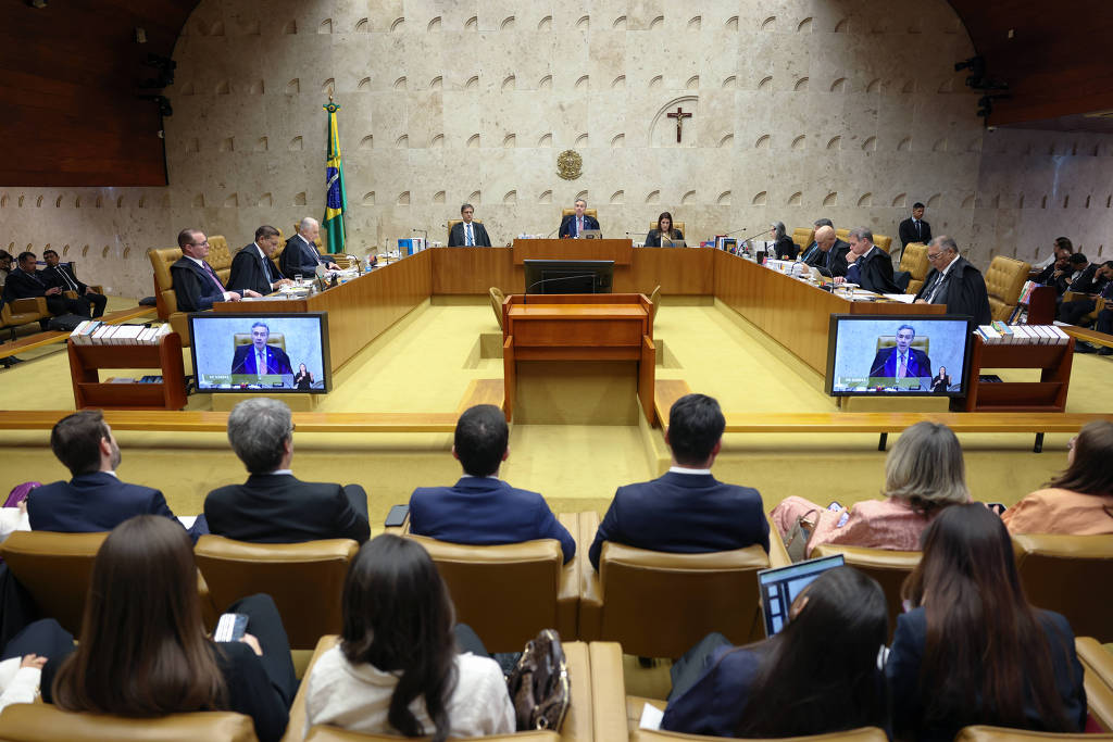 Os ministros do STF (Supremo Tribunal Federal) em sessão do plenário da corte