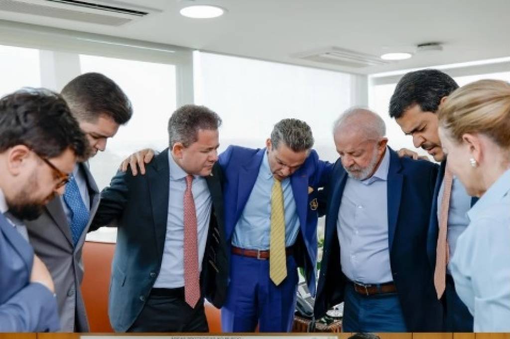 Lula ora com representantes da Assembleia de Deus Ministério de Madureira no Palácio do Planalto Lula ora com representantes da Assembleia de Deus Ministério de Madureira no Palácio do Planalto