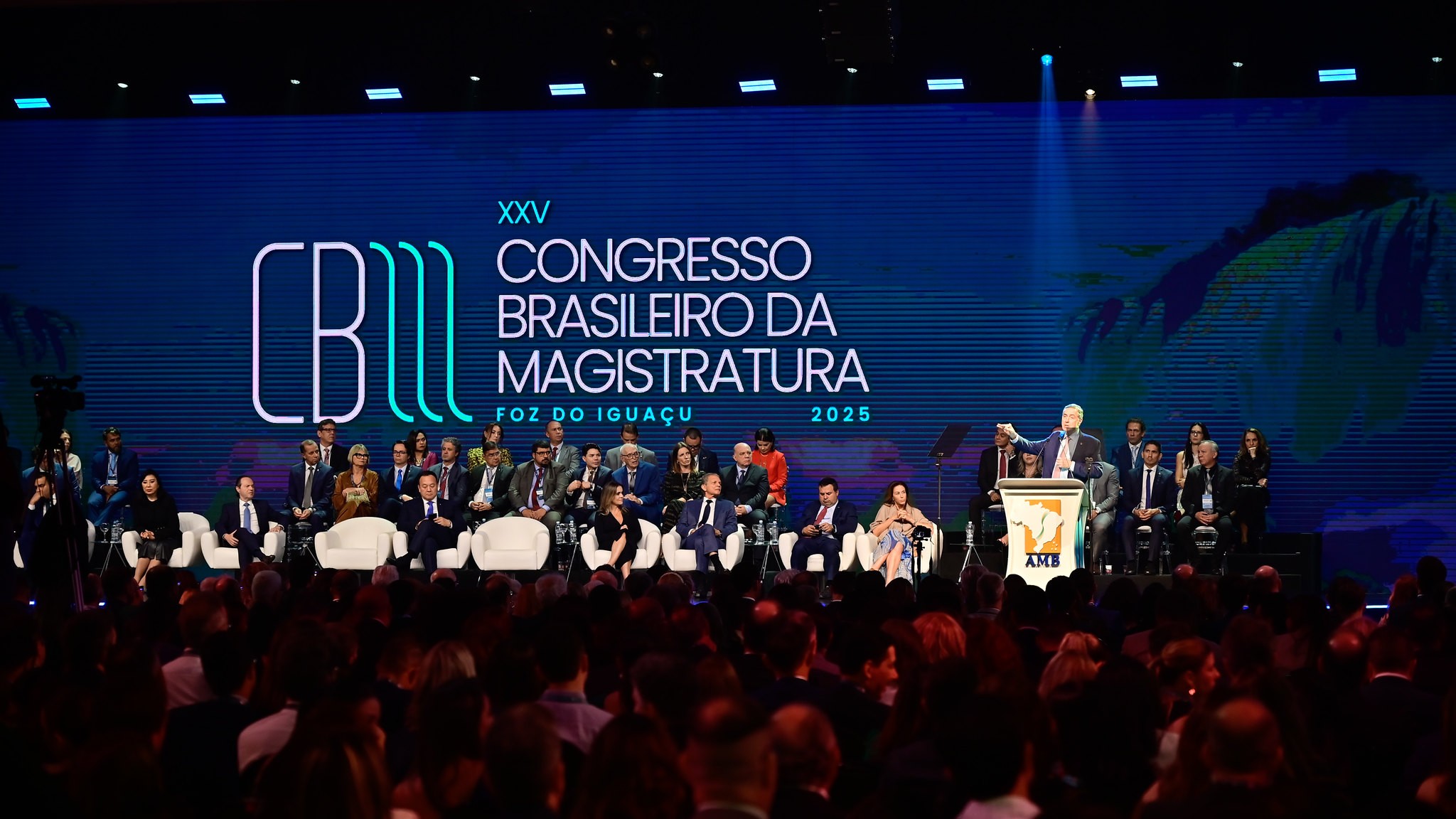 O Congresso Brasileiro da Magistratura foi organizado conjuntamente pela Associação dos Magistrados Brasileiros (AMB) e pela Associação dos Magistrados do Paraná (Amapar)