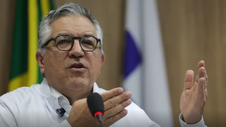 Ministro da Saúde fez pronunciamento na TV e rádio sobre o dia D