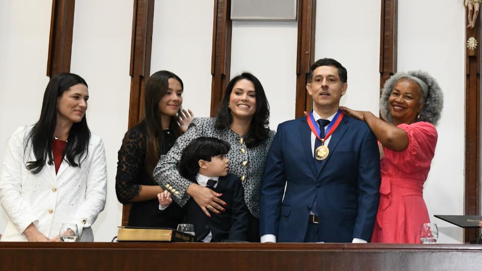 A Assembleia Legislativa concedeu a Comenda 2 de Julho ao diretor do Hospital Maria Luzia Costa dos Santos, Marco Antônio Mariani Andrade