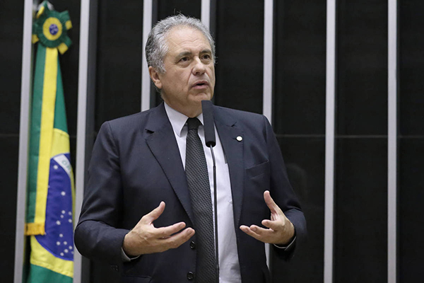 O relator da MP (medida provisória) que aumenta impostos, deputado federal Carlos Zarattini (PT-SP), O relator da MP (medida provisória) que aumenta impostos, deputado federal Carlos Zarattini (PT-SP),