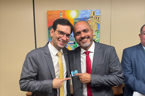 O deputado federal Leo Prates (PDT), presidente da Comissão do Trabalho da Câmara, e o presidente da UGT-BA, Marcelo Carvalho